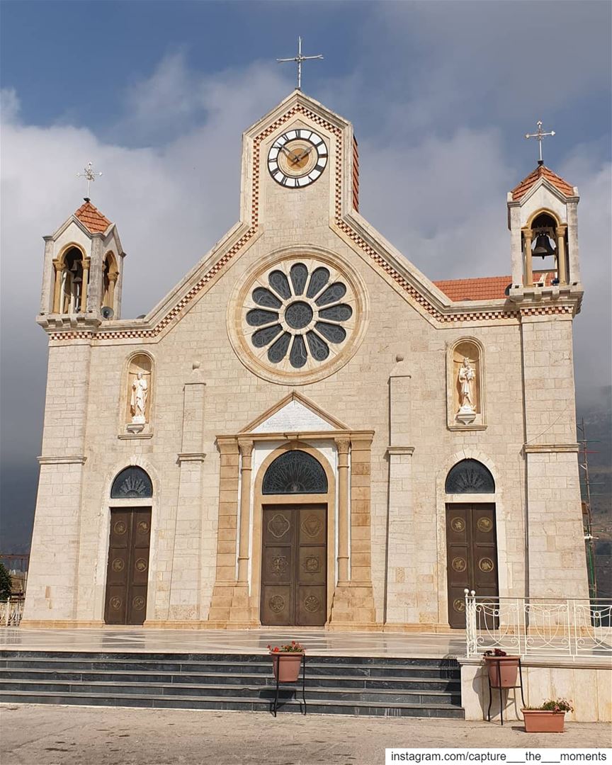 كنيسة مار تقلا - بكاسين ⛪من اجمل كنائس الجبل في لبنان بنيت الكنيسة الاولى... (Bkâssîne, Al Janub, Lebanon)