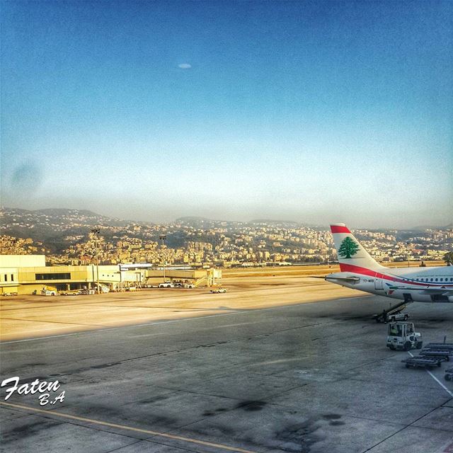 .كيف ينساك قلبا ذاق سكر غلاكضعت مابين مرك ومابين بلسم حلاك... (Rafic El Hariri International Airport Beirut)