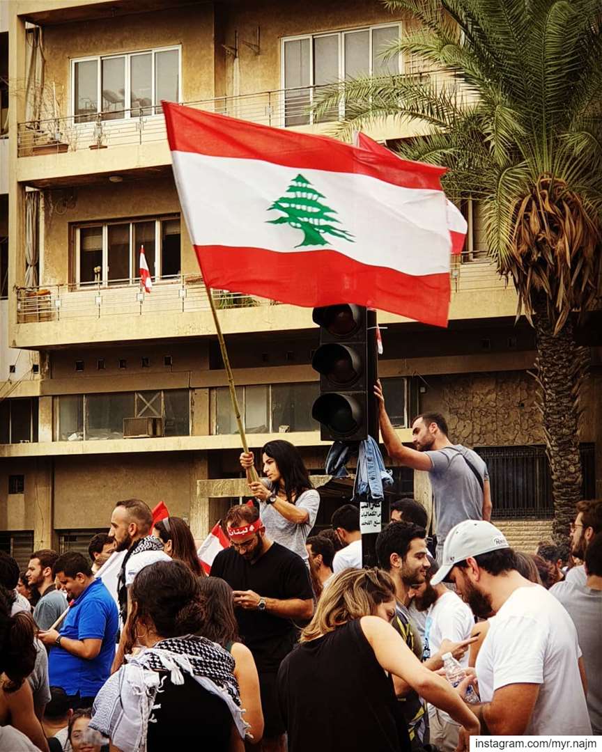 مستمرون لليوم العاشر ✊🏻🇱🇧 .......... Lebanon ... (Beirut, Lebanon)