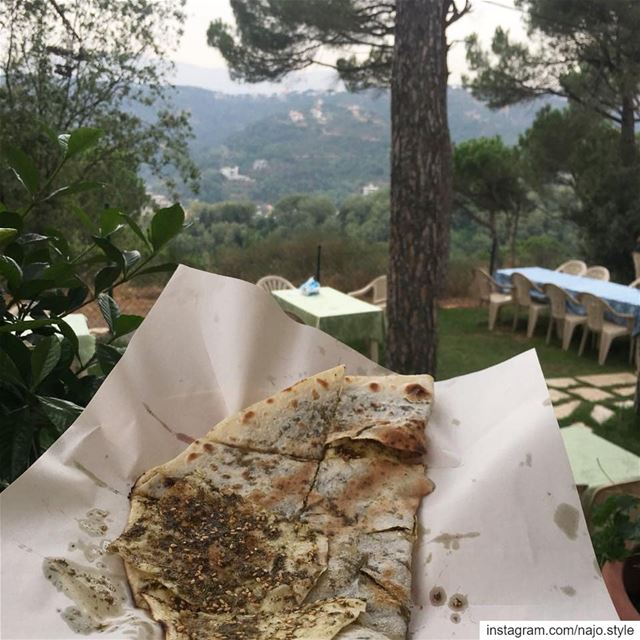  منقوشة زعتر manakish  zaatar  breakfast  lebanon  lebanese  lebanesefood...
