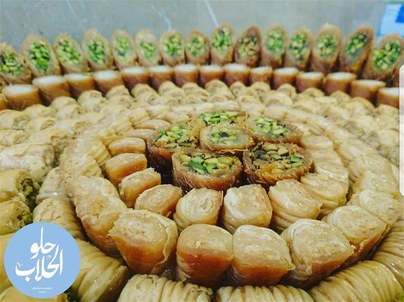 مين عبالو بقلاوة لايت 👌 Pistachios , & pine nuts 😍 the best light... (Abed Ghazi Hallab Sweets)