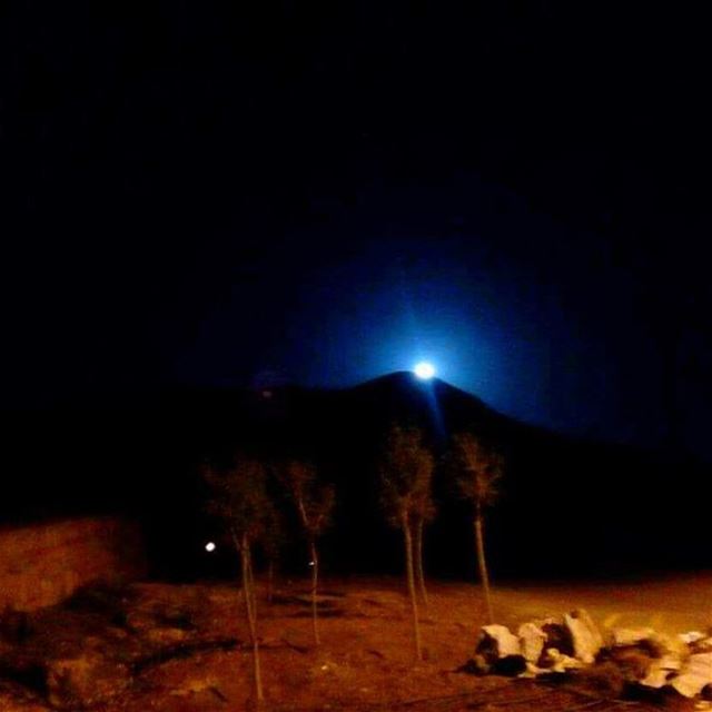 نحنا والقمر جيران  moon  mountains  faraya  lebanon  keserwen  nature ... (Faraya, Mont-Liban, Lebanon)