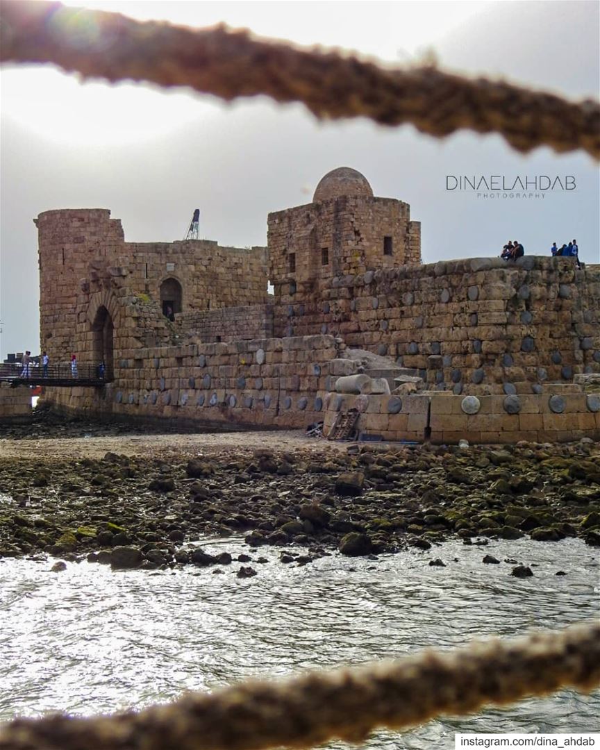 🏰🌊هناك إحتمال أن الجزيرة التي بُنيت عليها القلعة كانت في الأصل موقع قصر... (Saïda, Al Janub, Lebanon)
