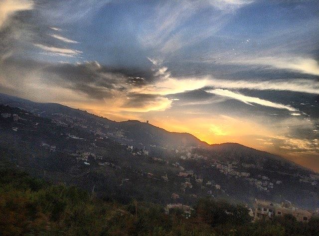 يا بُكرا شو مخبّيلي.. يا إيّامي اضحكيلي..✨💙———————————— Sunset ... (Bakhoun, Liban-Nord, Lebanon)
