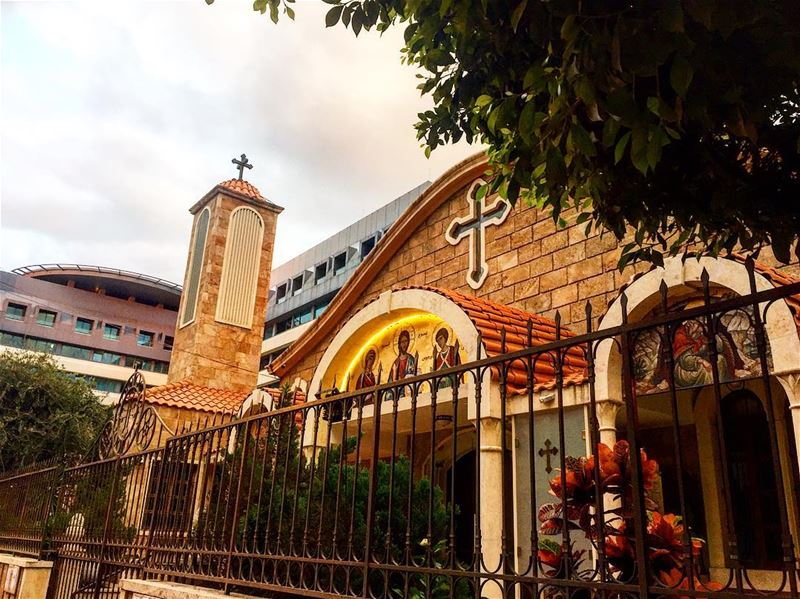 🧡⛪️🌳 new  week  church  beautiful  place  faith  ashrafieh  beirut ... (Achrafiyé, Beyrouth, Lebanon)