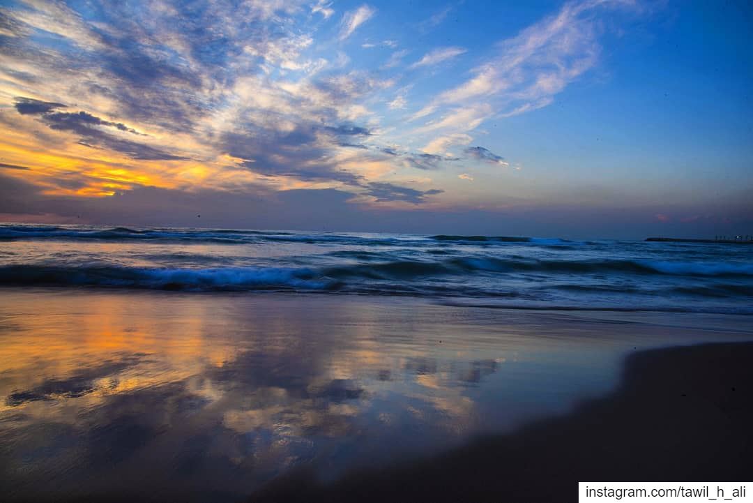 ⛅️ sunset  sunsetlovers  beach  reflection  beautiful  picoftheday ... (Ramlat Al Bayda', Beyrouth, Lebanon)