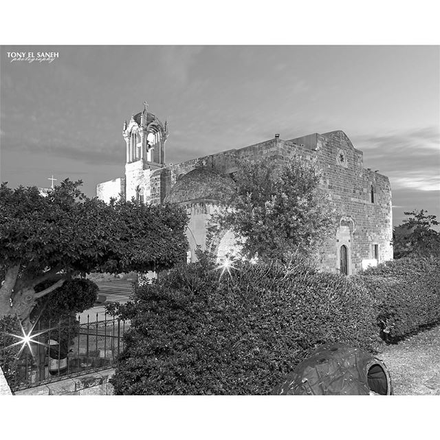  2016  lebanon  jbeil  byblos  sunset  sunrise_sunsets_aroundworld  moon ... (St Jean Marc Church, Byblos)