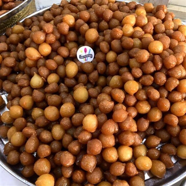 3waymet anyone?! 🧡💛 love those small bites😍😍 ... 580flavors ... (Bchara Sweets Zgharta)