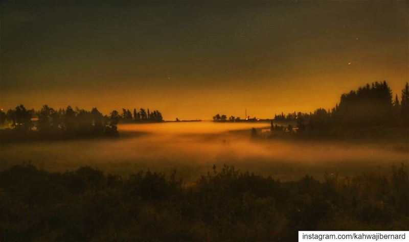 _Crawl mist crawl_ night  nightphotography  longexposure  fullmoon  mist... (Bissârîyé, Al Janub, Lebanon)