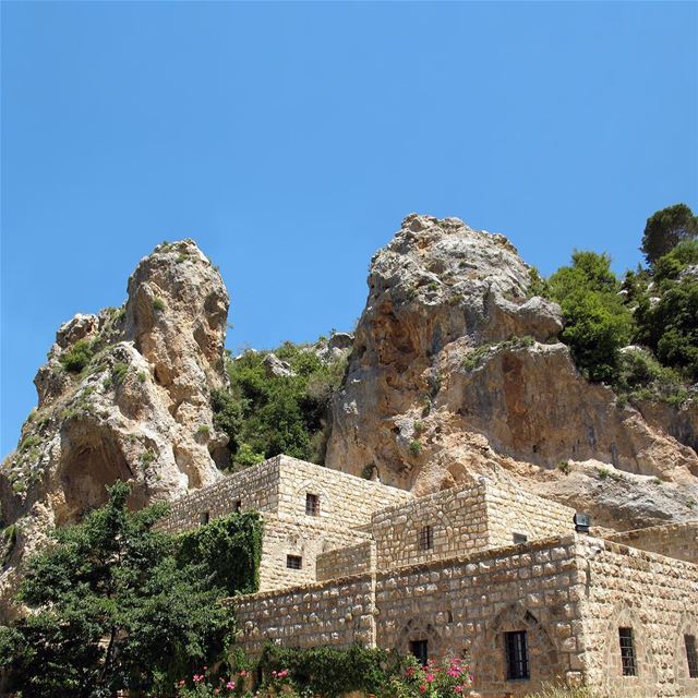 🇱🇧 A antiga casa no vilarejo cristão de Bcharre onde viveu o grande... (Gibran Museum)