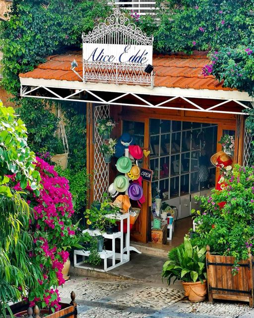 A beautiful and colorful store I met in the old streets of byblos jbeil 👒� (Byblos - Jbeil)
