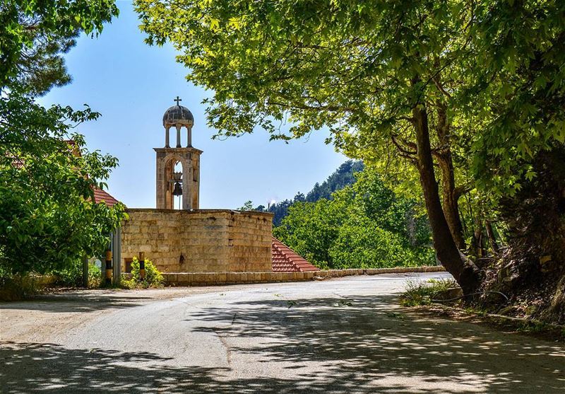 A beautiful church, Ehden Lebanon.  liveloveehden @liveloveehden ..🔸️🔷️ (Ehden, Lebanon)