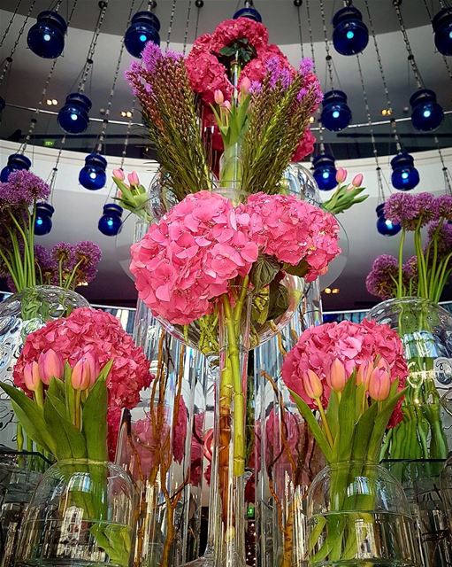 A beautiful combination between purple and pink flowers 🌹🌹🌹 and the... (W Doha Hotel & Residences)