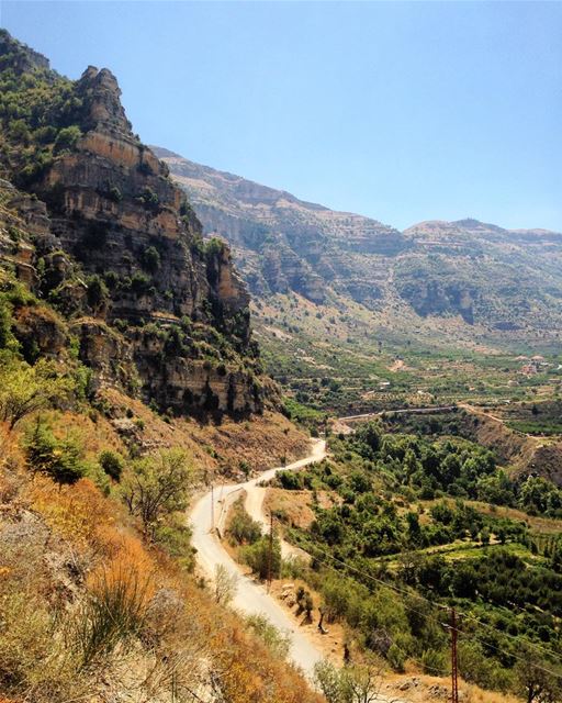 A beautiful day begins with a beautiful mindset and a beautiful heart @live (Akoura, Mont-Liban, Lebanon)