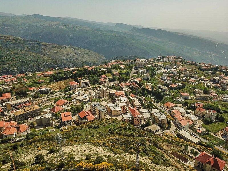 A bird eye view of Ehden 💚🏠💚.......... lebanon  lebanon_hdr ... (Ehden, Lebanon)