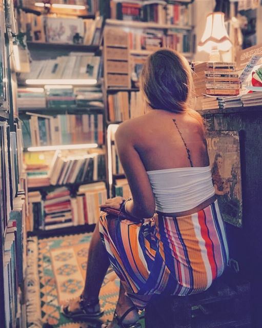 A book a day keeps яeality away 📖 📸: @edyazbeck (Halabi Bookshop)