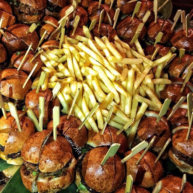 A burger lover's dream 😍Mini Wagyu burgers & fries 🍔🍔🍔🍟🍟🍟 (Sapa Beirut)