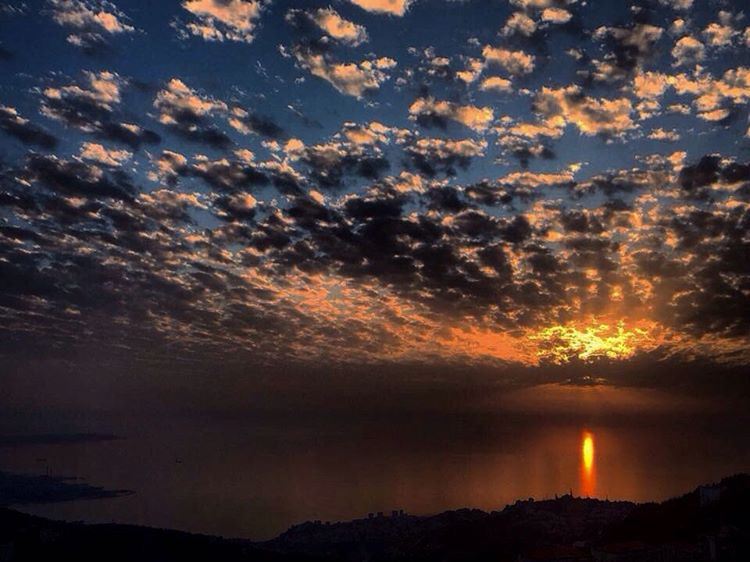 A camera is a save 💾 button for the mind's eye 👀  sunset  capture  the ... (El Kfour, Mont-Liban, Lebanon)