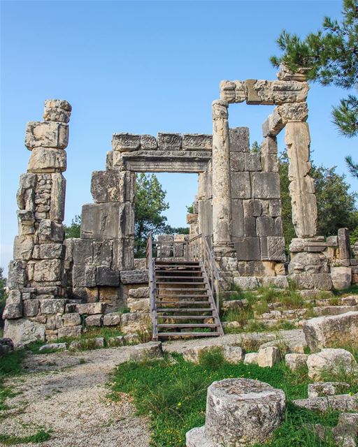 A cerca de oito quilômetros ao norte de Zahle, ainda no Vale do Bekaa, você (Niha, Béqaa, Lebanon)