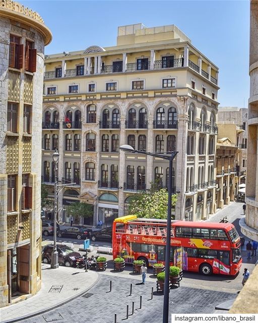 🇱🇧🇧🇷 A cidade de Beirute agora conta com aqueles famosos ônibus... (Downtown Beirut)
