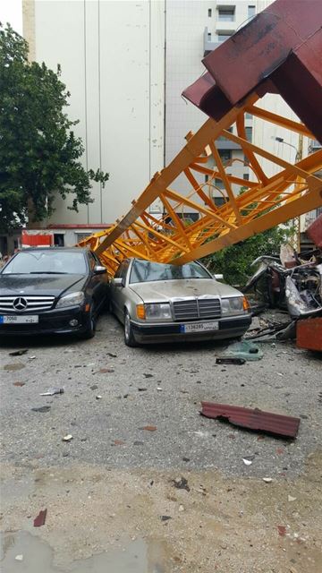 A crane in syoufi near Achrafieh fell because of strong wind damaging cars and balconies near by