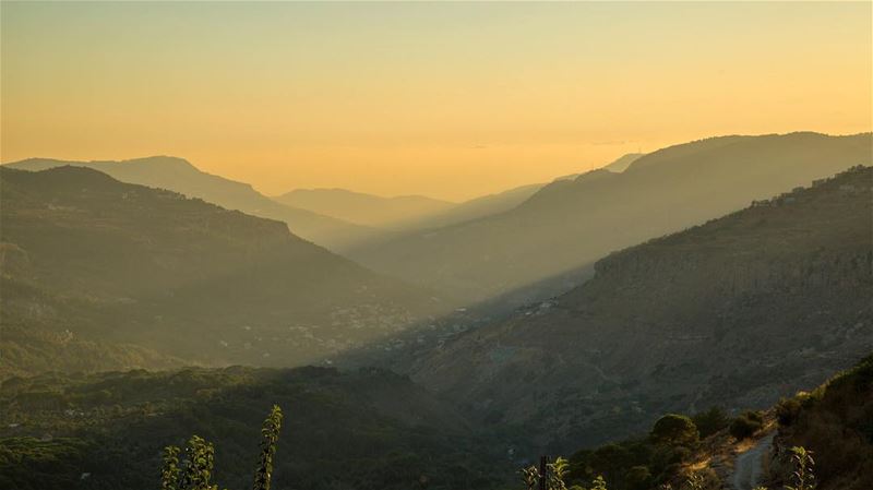 A flow of light ...... light  shadows  mountainsunset  sunset  skies...