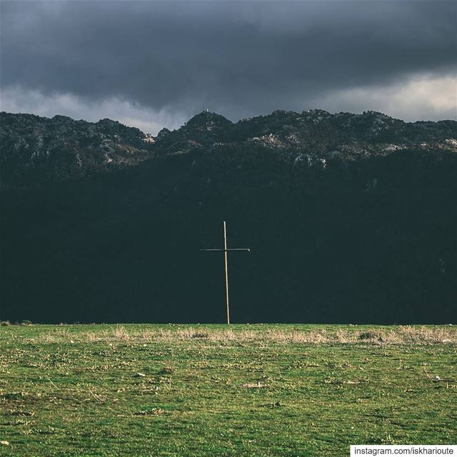 'a good photograph is knowing where to stand...' (El Kfour, Mont-Liban, Lebanon)
