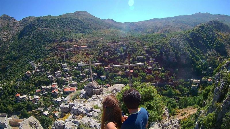 A hiking we will go!  themountaineers  hiking  Lebanon  mountainviews ... (Tannurin At Tahta, Liban-Nord, Lebanon)