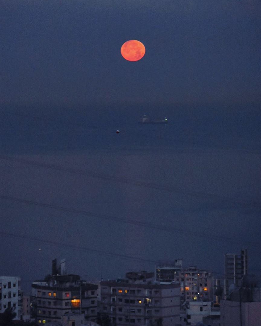 A hopeful  lunareclipse morning 🌝 Make a wish 💙💫... (Bsalim, Mont-Liban, Lebanon)