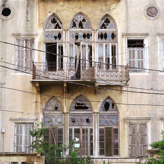 A house that turns out to be a fortress.... A house in khandak el Ghamik... (Bachoura, Beyrouth, Lebanon)