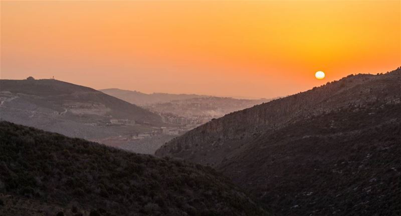 A journey of a thousand miles begins with a single step. ISO 100, f11, 1/2 (Aiychieh)