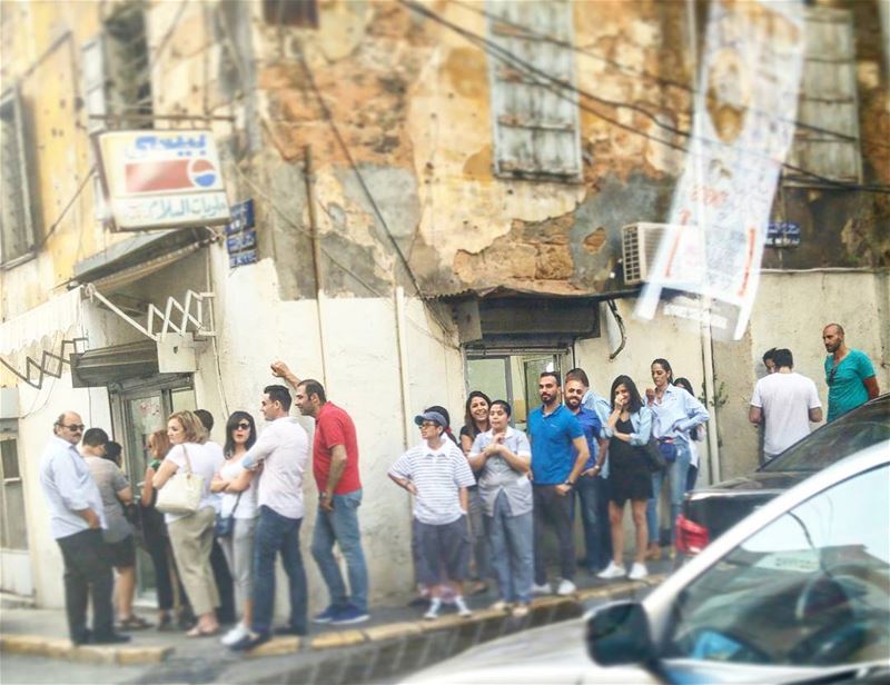 💫 A la queue leu leu . Craving the best icecream in town 🍦... (Hanna Mitri Best Bouza Ice Cream)