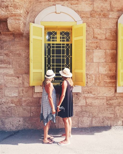 A lemonade awaits 🍋.. batroun  lebanon  lebanonbyalocal woman  summer... (Batroûn)