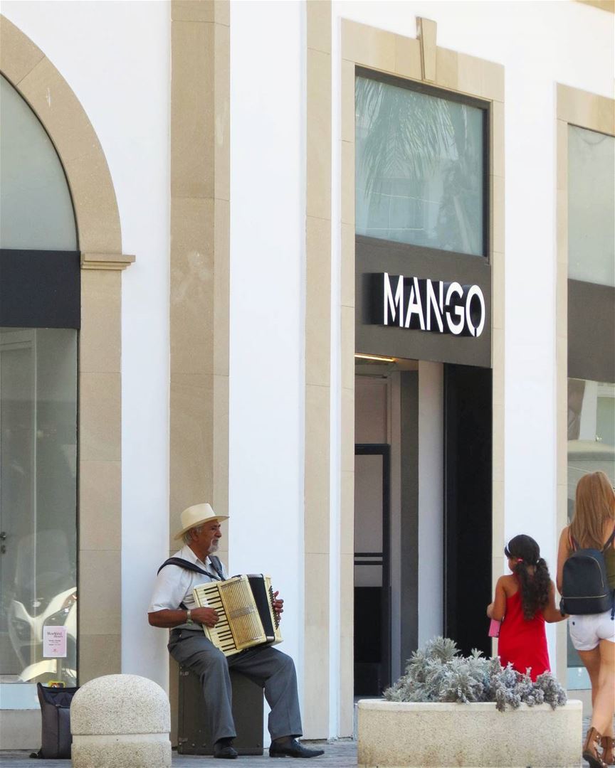 ... a little tango, in front of Mango 😀------..  instapic  instashot ... (Larnaca, Cyprus)