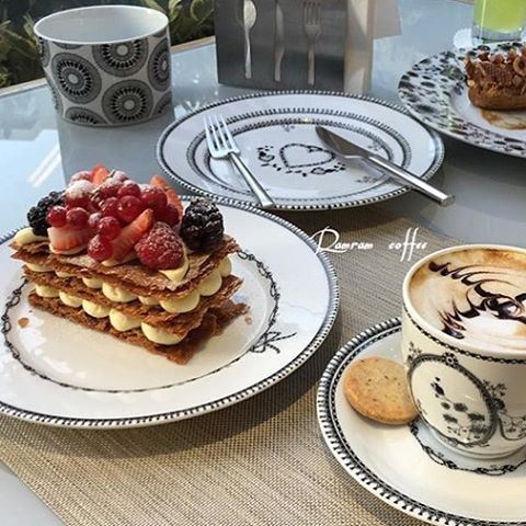 A lovely Mille-Feuille for dessert & coffee ❤️☕️ lebanoneats coffeeaddict  (Buttercup)