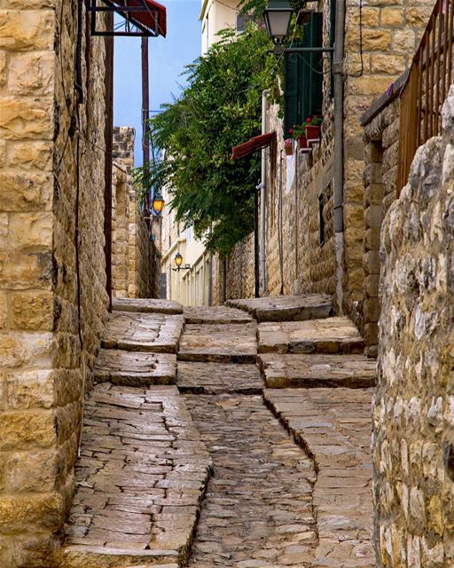A melhor maneira de desfrutar de Deir El Qamar é através de suas ruas... (Deïr El Qamar, Mont-Liban, Lebanon)