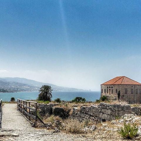 A panoramic view on the old house of Byblos...