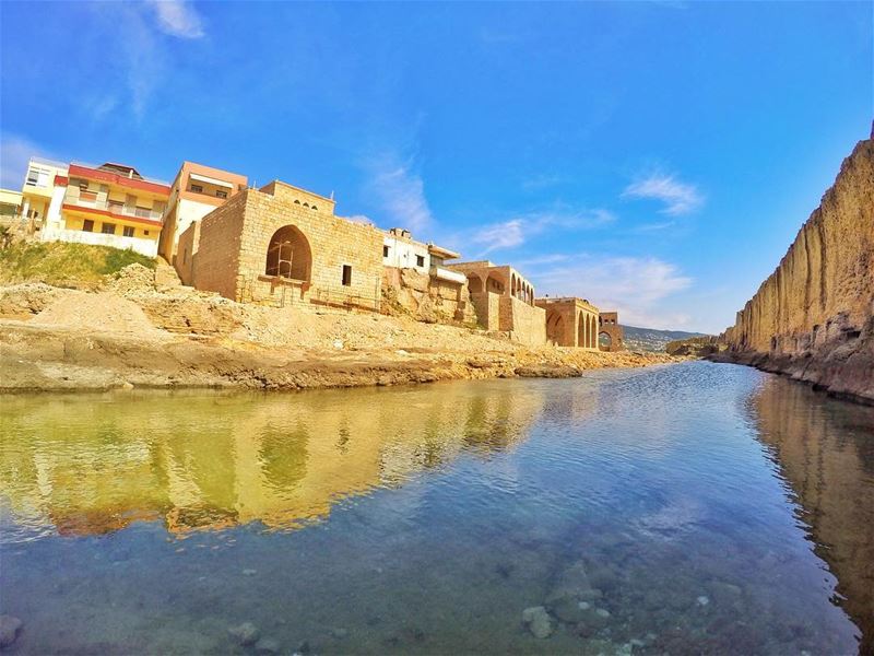 A Phoenician reflexion that never ends  (Phoenicien Wall, Batroun)