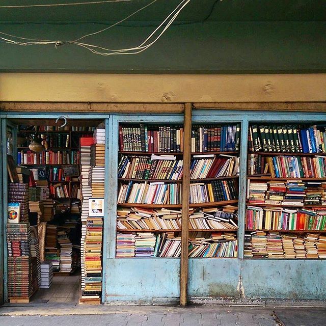 A place we hope will never be replaced 📓📕📗📘📙📔📒📚📖 liveauthentic (Bachoura, Beyrouth, Lebanon)