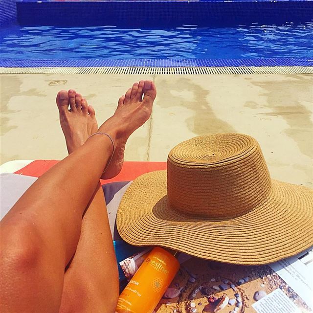 A pool, a sun hat and a light read...need i say more?  easylife  summer ... (Bamboo Bay)
