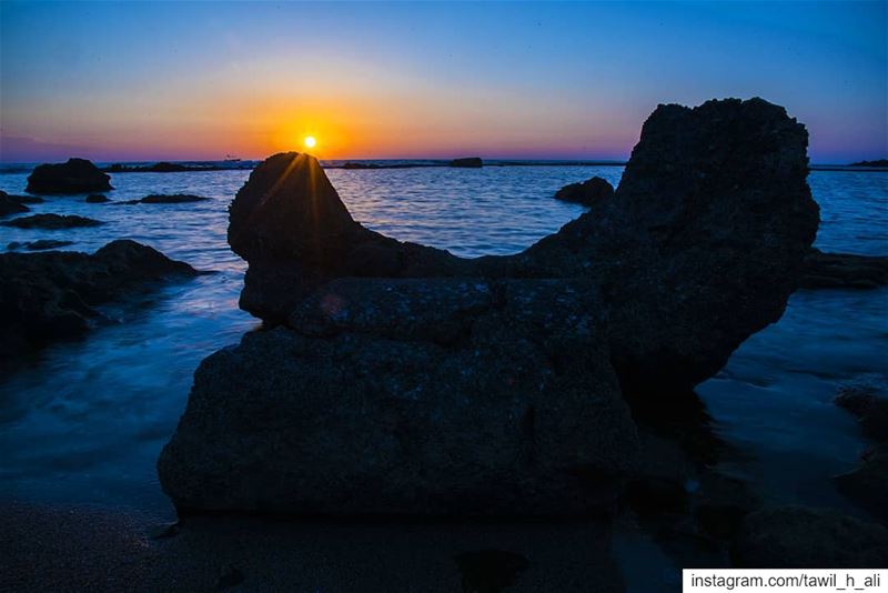 A Rocky  Sunset from Tyre Beach ! ➡️🌅----- sunset  sunsetlovers ... (Tyre, Lebanon)