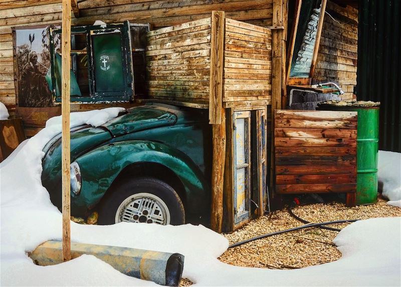 A shack/car ( transformer wannabe 😁🤷🏻‍♂️) creative though 👍🏻 or maybe... (Cedars of God)