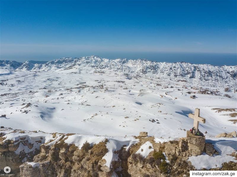 A shot from the skies.  drones  droneoftheday  mountain  cross  snow ... (Akoura, Mont-Liban, Lebanon)