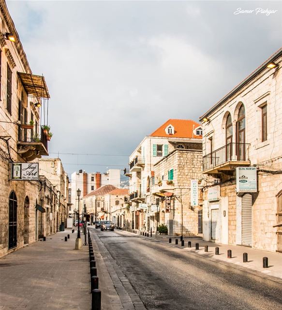 A street that looks so much like Lebanon...... cityscape  house ... (Jounieh, Liban)