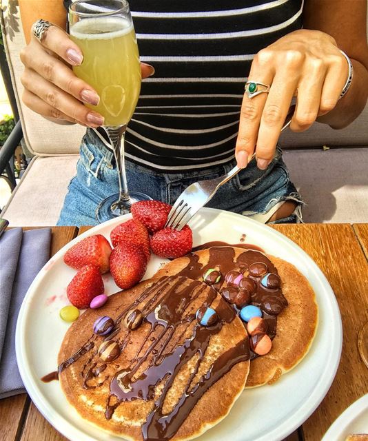 A Sunday Brunch that never ends 🥞🥞🍓🍓 @sudrestobar ........ (SUD Restobar)