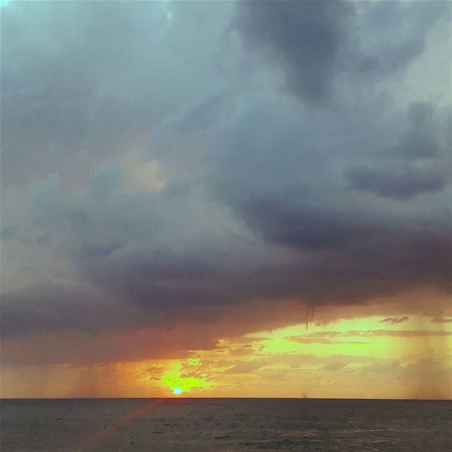 A sunset with special effects 🌅  Itisraining  Rain  LiveLoveTripoli ... (El Mîna, Liban-Nord, Lebanon)