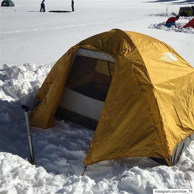 A tent, a roll mat, a little bit of food, a bit of petrol in your tank and... (El Qammoûaa)