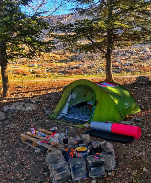 A tent, a roll mat, a little food and the best people to share it with ⛺️ (Qanat Bakish, Mont-Liban, Lebanon)