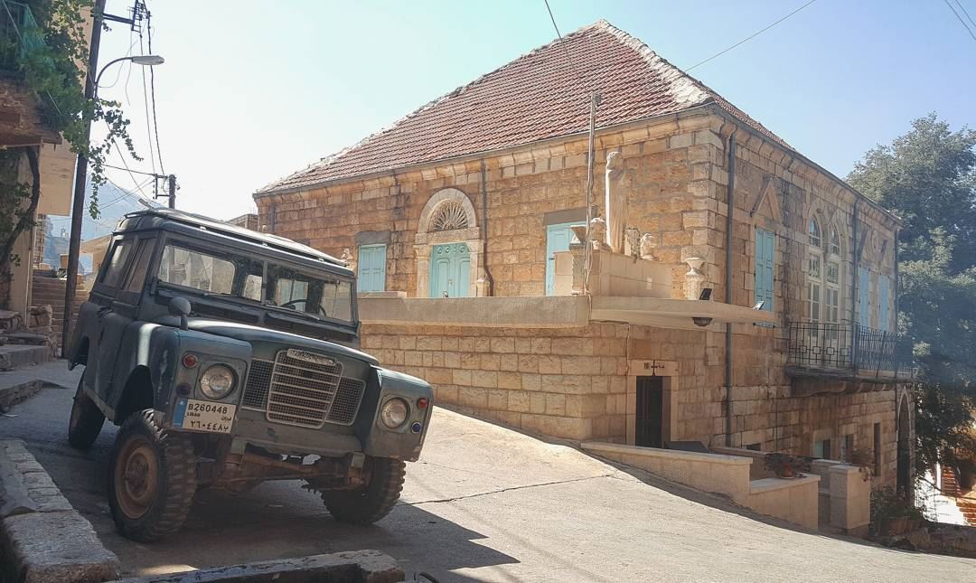 A traditional good morning...😎🏡... defender  oldarchitecture ... (Akoura, Mont-Liban, Lebanon)