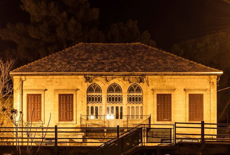 .A Traditional house at night. 🌘🏠________________________________❄ D... (Lebanon's Best Places)